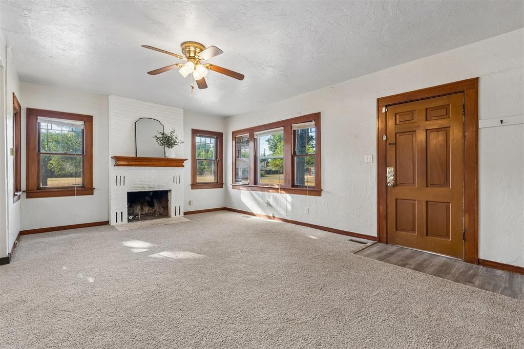 401 E Van Buren Street Property Photo 10