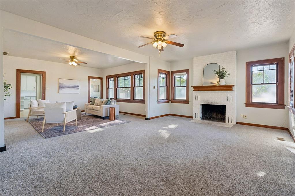 401 E Van Buren Street Property Photo 11