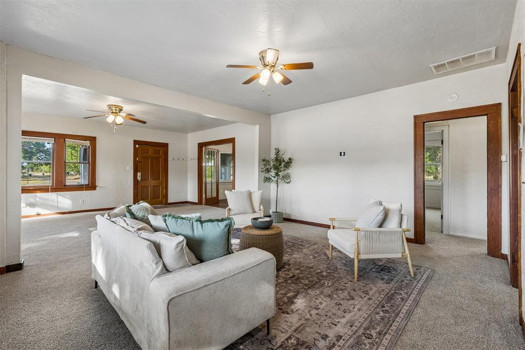401 E Van Buren Street Property Photo 12