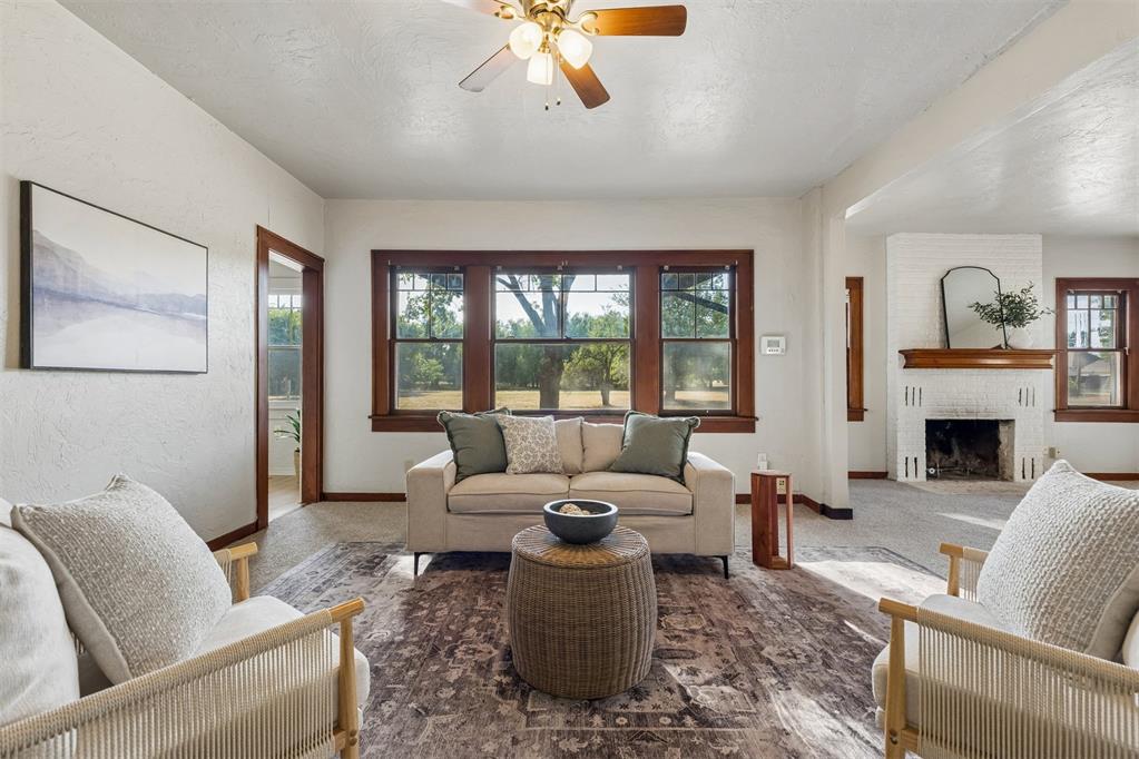 401 E Van Buren Street Property Photo 14