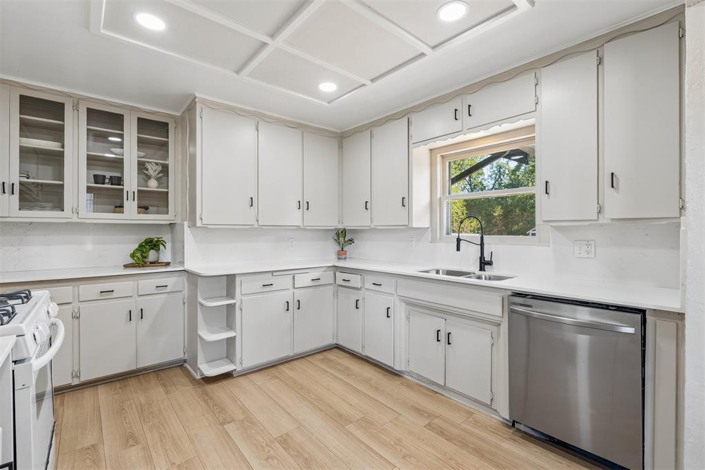 401 E Van Buren Street Property Photo 24