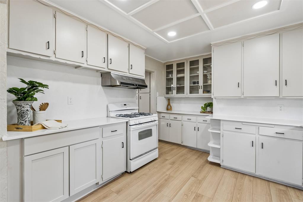 401 E Van Buren Street Property Photo 26