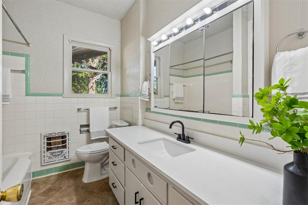 401 E Van Buren Street Property Photo 28