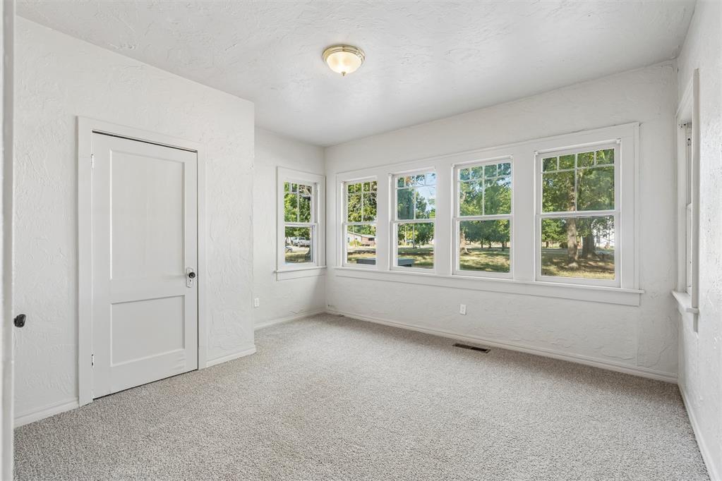 401 E Van Buren Street Property Photo 30