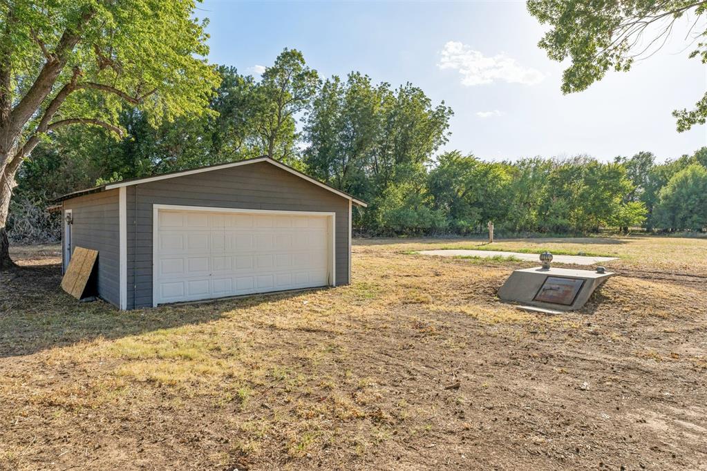 401 E Van Buren Street Property Photo 37