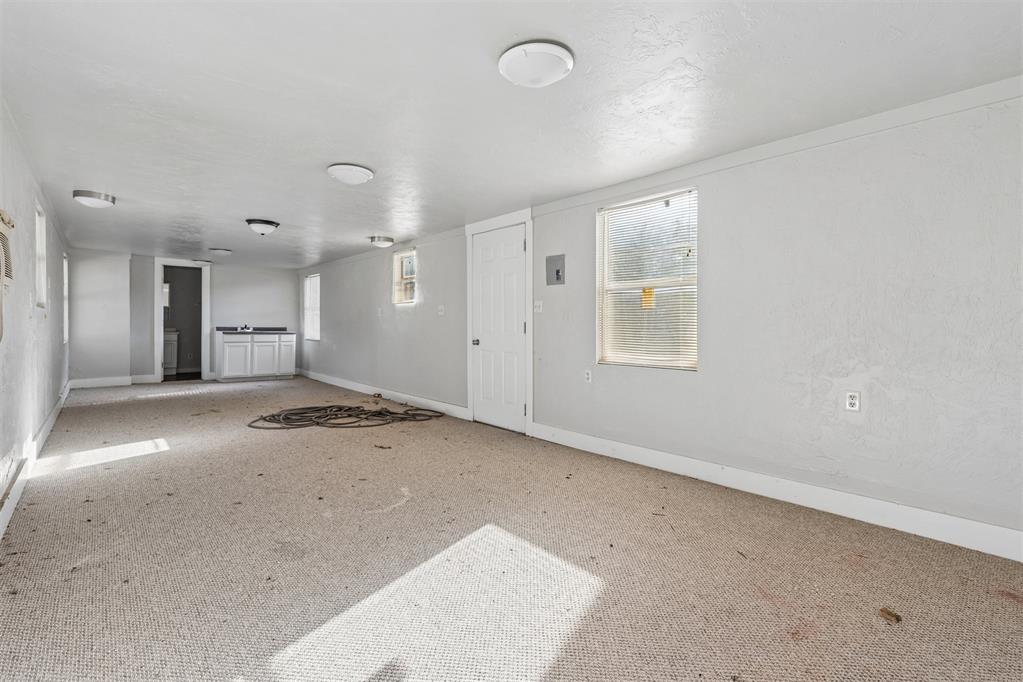 401 E Van Buren Street Property Photo 39