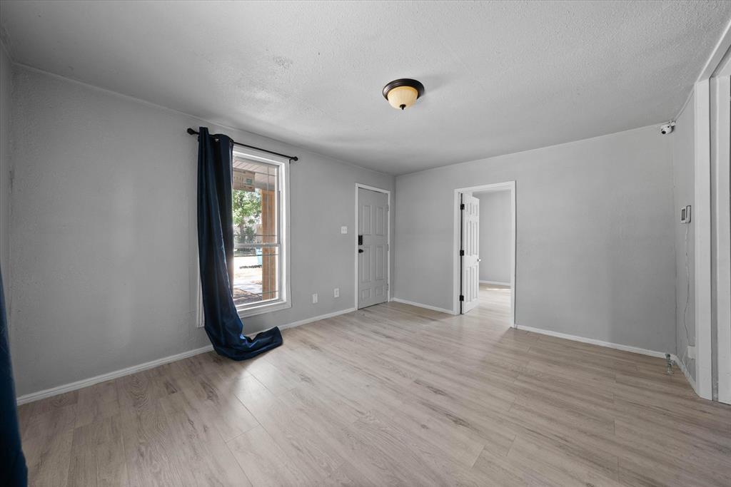 224 W 1st Street Property Photo 5
