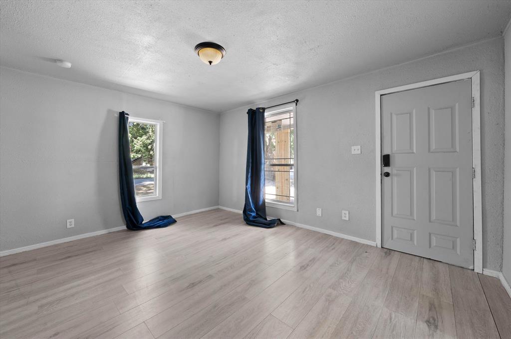 224 W 1st Street Property Photo 6