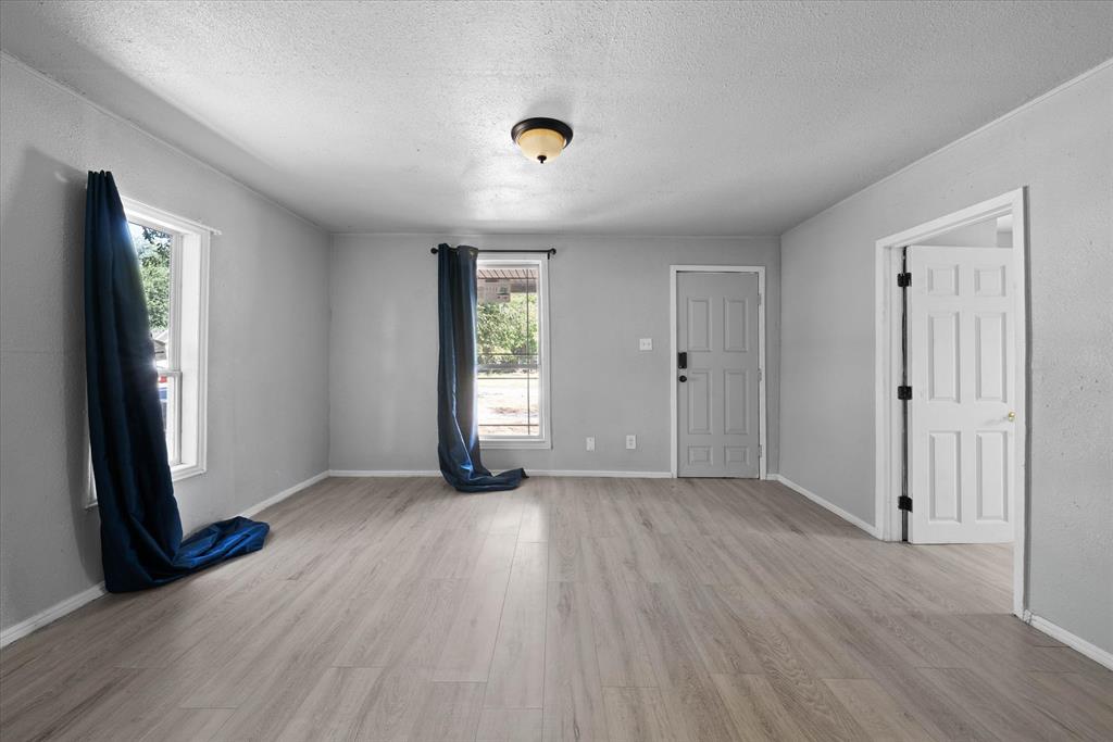 224 W 1st Street Property Photo 8