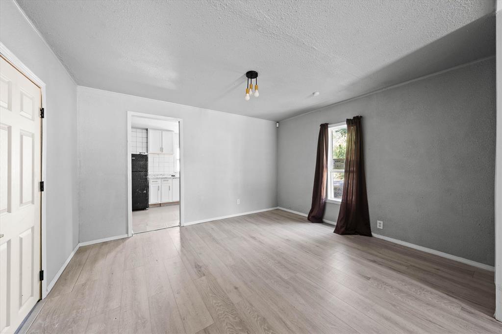 224 W 1st Street Property Photo 15