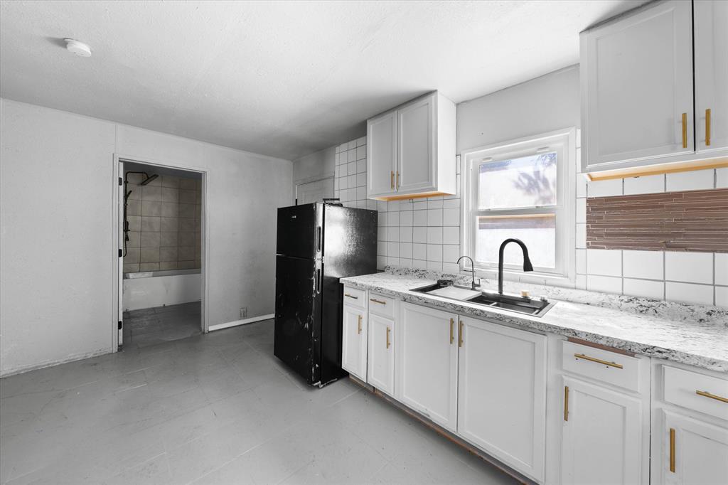 224 W 1st Street Property Photo 16