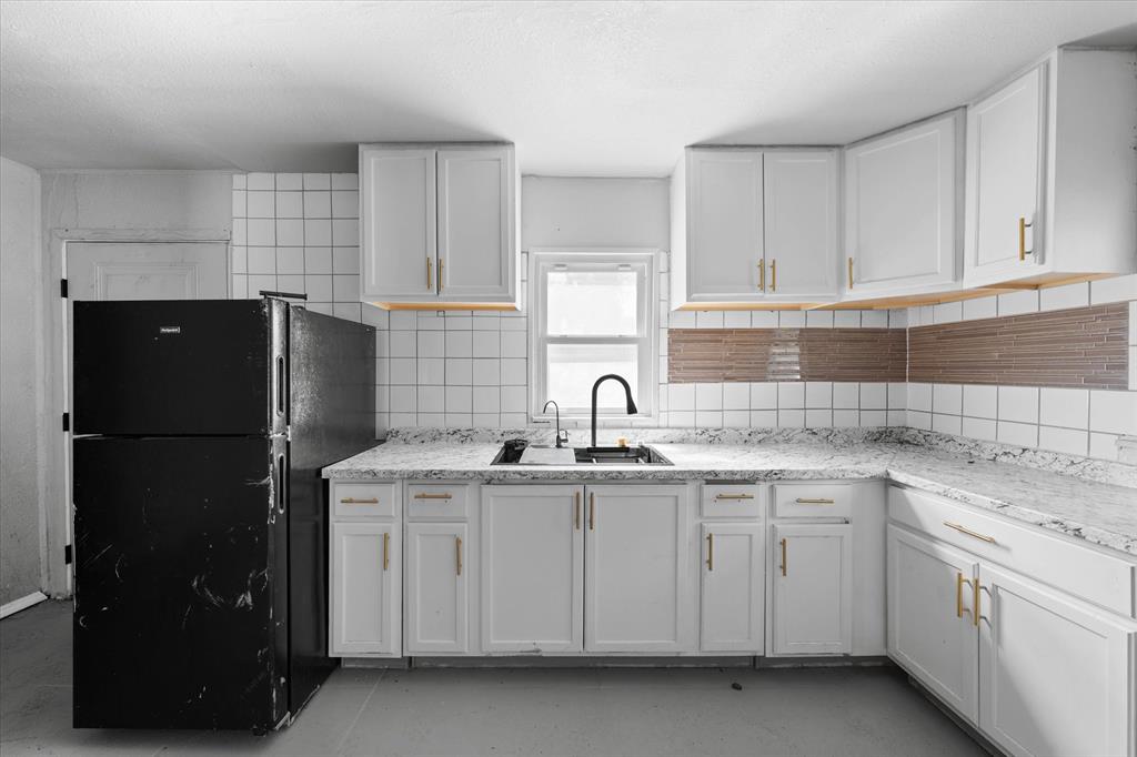 224 W 1st Street Property Photo 17