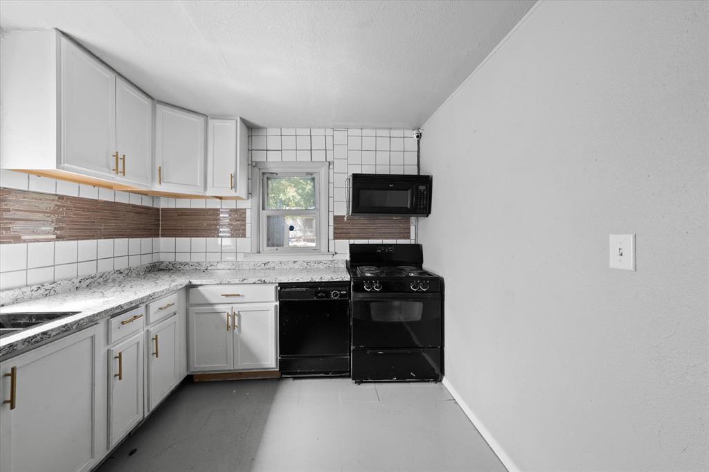 224 W 1st Street Property Photo 18