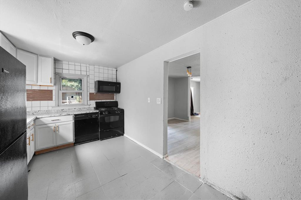 224 W 1st Street Property Photo 19