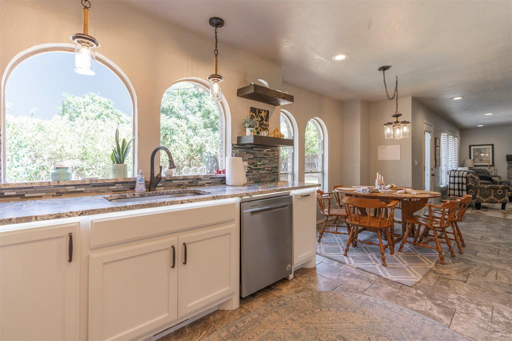 709 Rock Hollow Road Property Photo 3