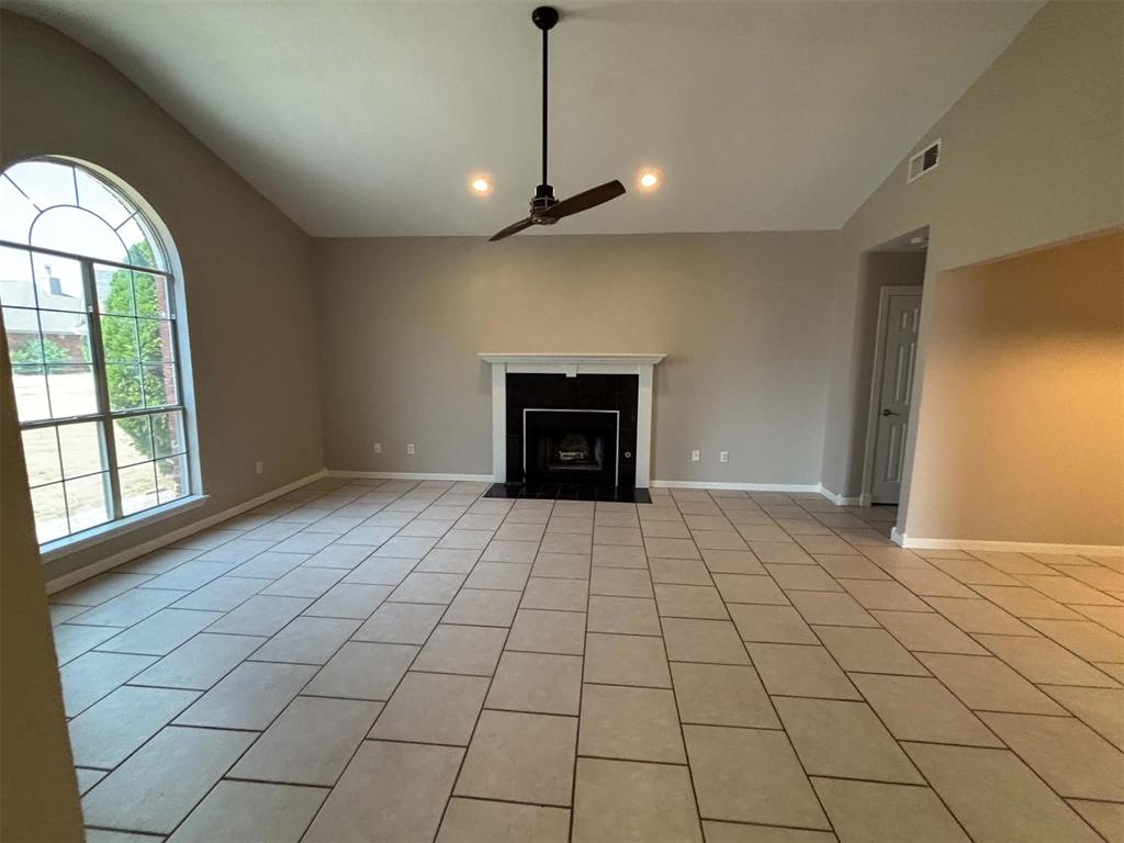 2932 Laurel Circle Property Photo 2