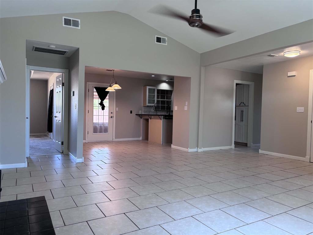 2932 Laurel Circle Property Photo 3