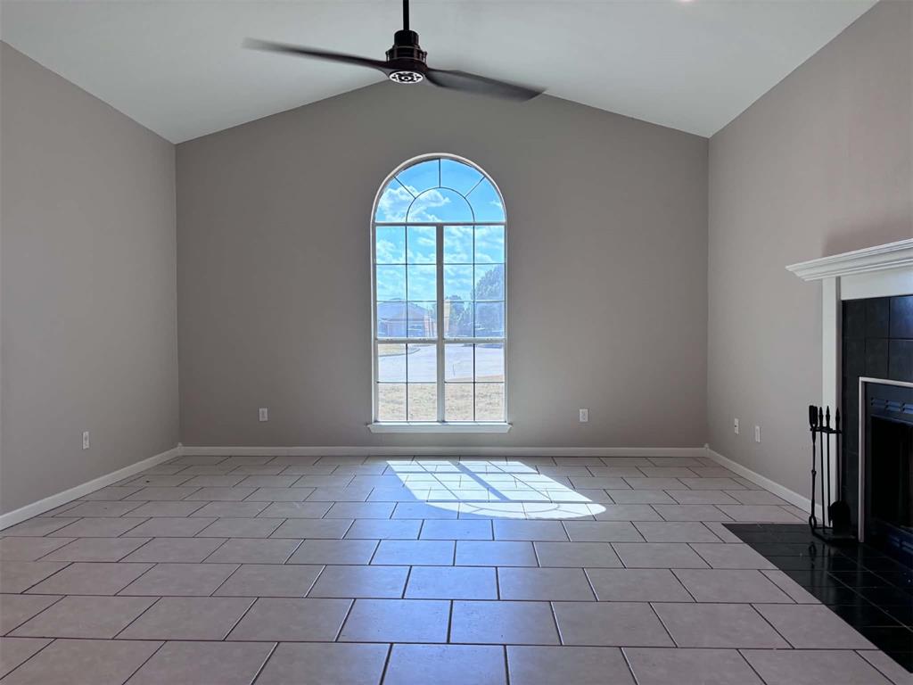 2932 Laurel Circle Property Photo 4