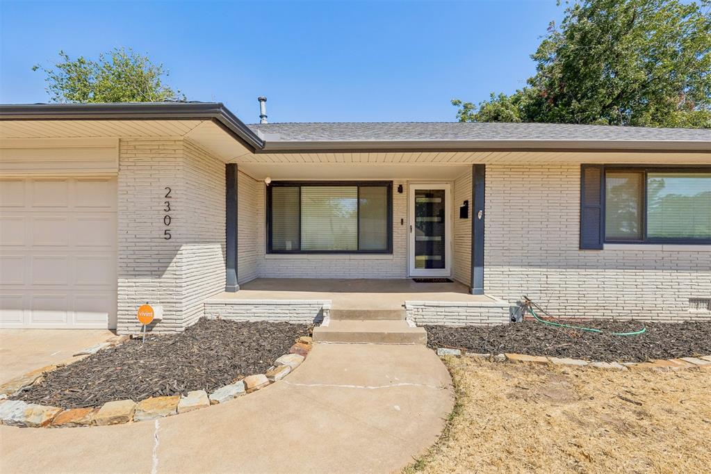 2305 Barclay Drive Property Photo 2