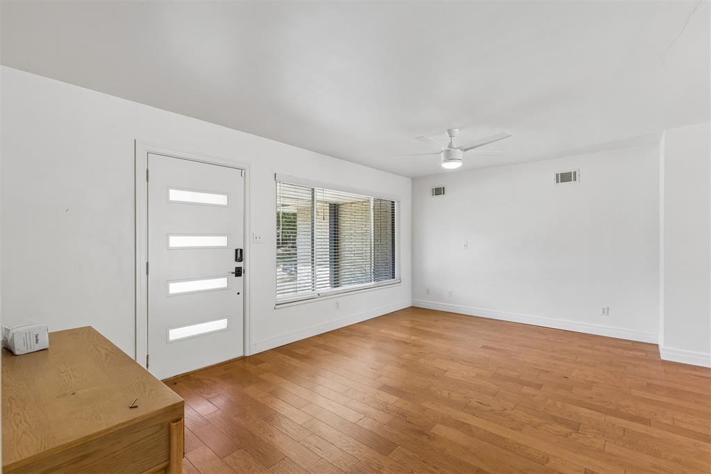 2305 Barclay Drive Property Photo 6