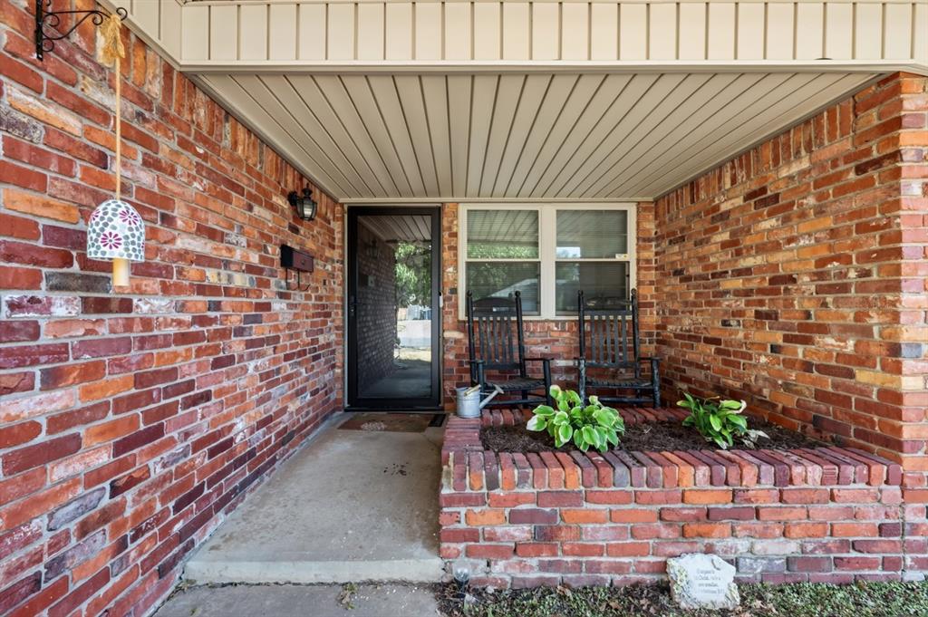 1928 Lanesboro Drive Property Photo 3