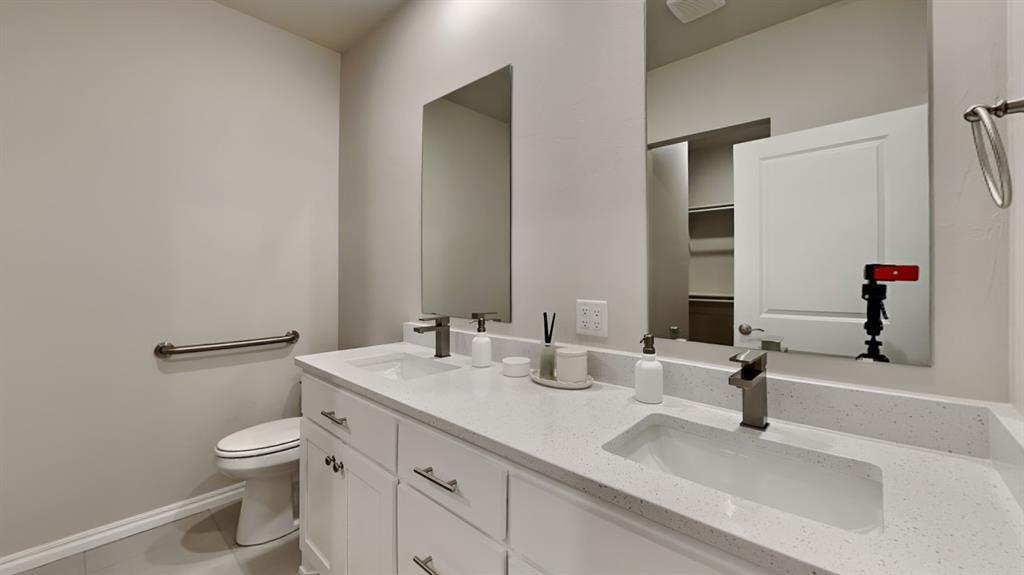7020 Labelle Drive Property Photo 13