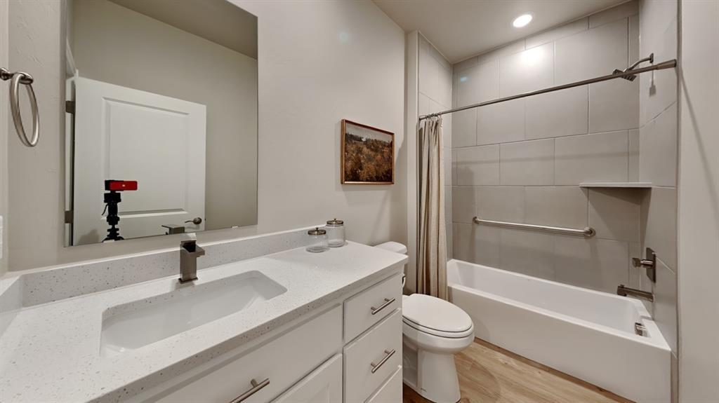 7020 Labelle Drive Property Photo 16