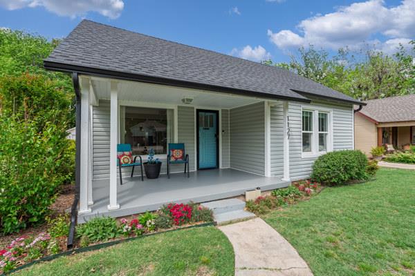 1127 W Symmes Street Property Photo 2