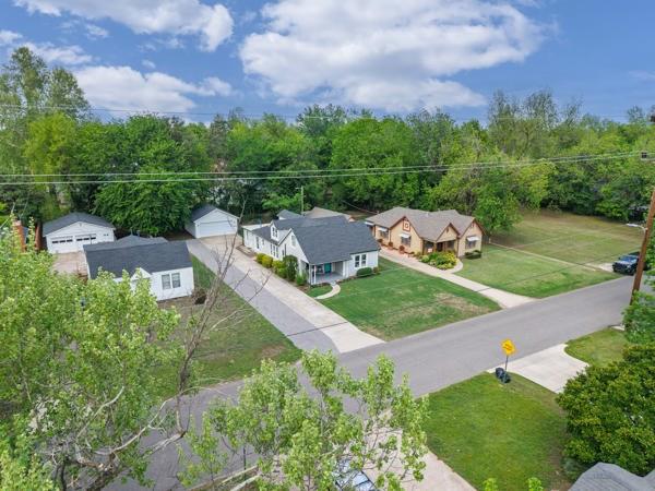 1127 W Symmes Street Property Photo 20