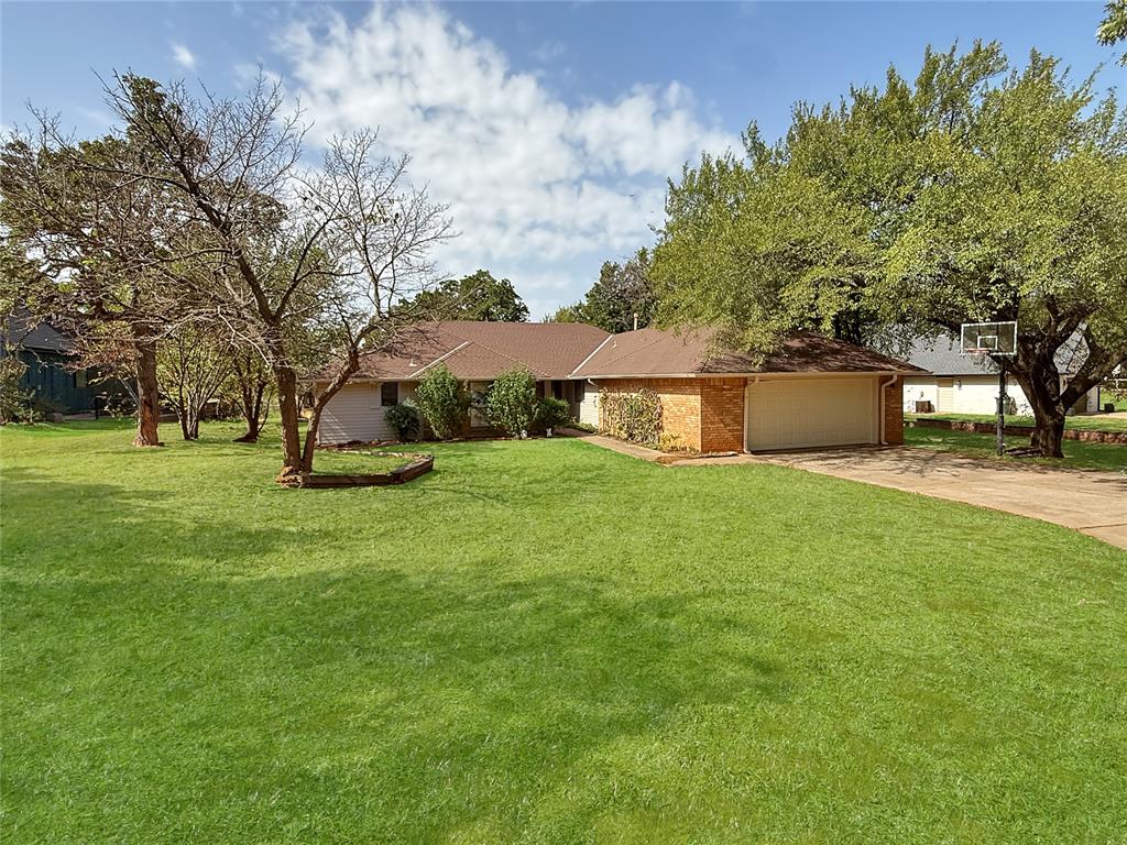 8225 Pleasant Oaks Drive Property Photo 2