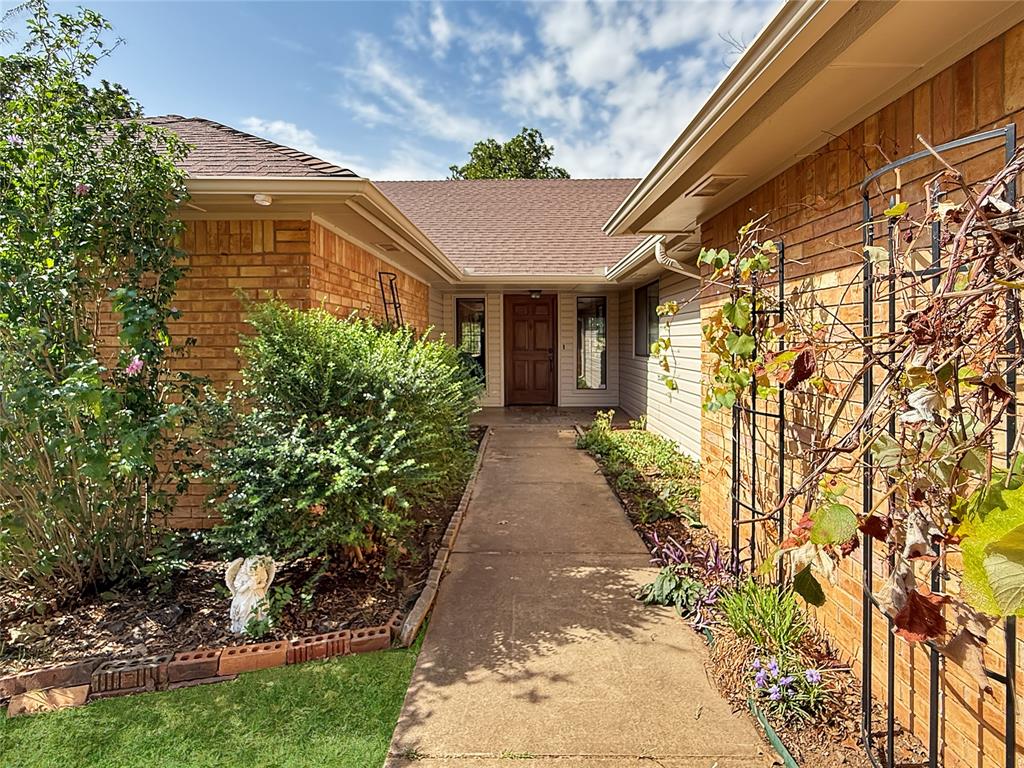 8225 Pleasant Oaks Drive Property Photo 3