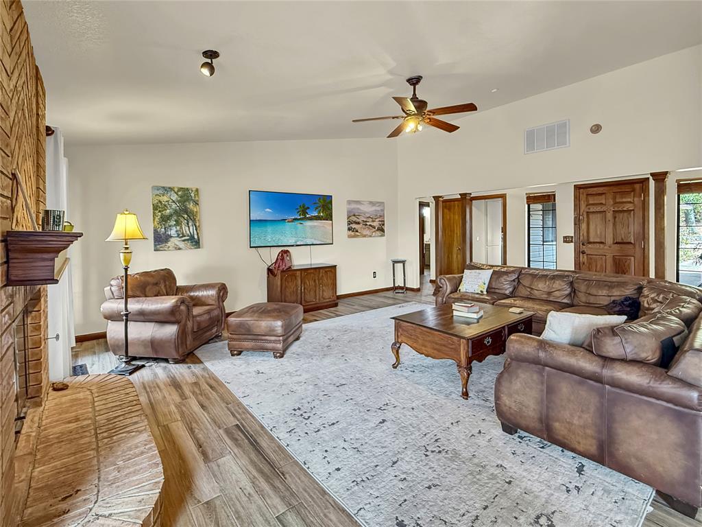 8225 Pleasant Oaks Drive Property Photo 6