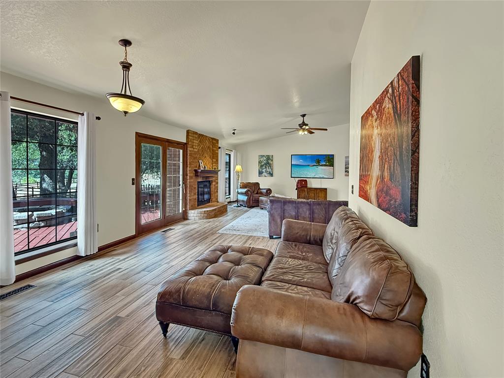 8225 Pleasant Oaks Drive Property Photo 8