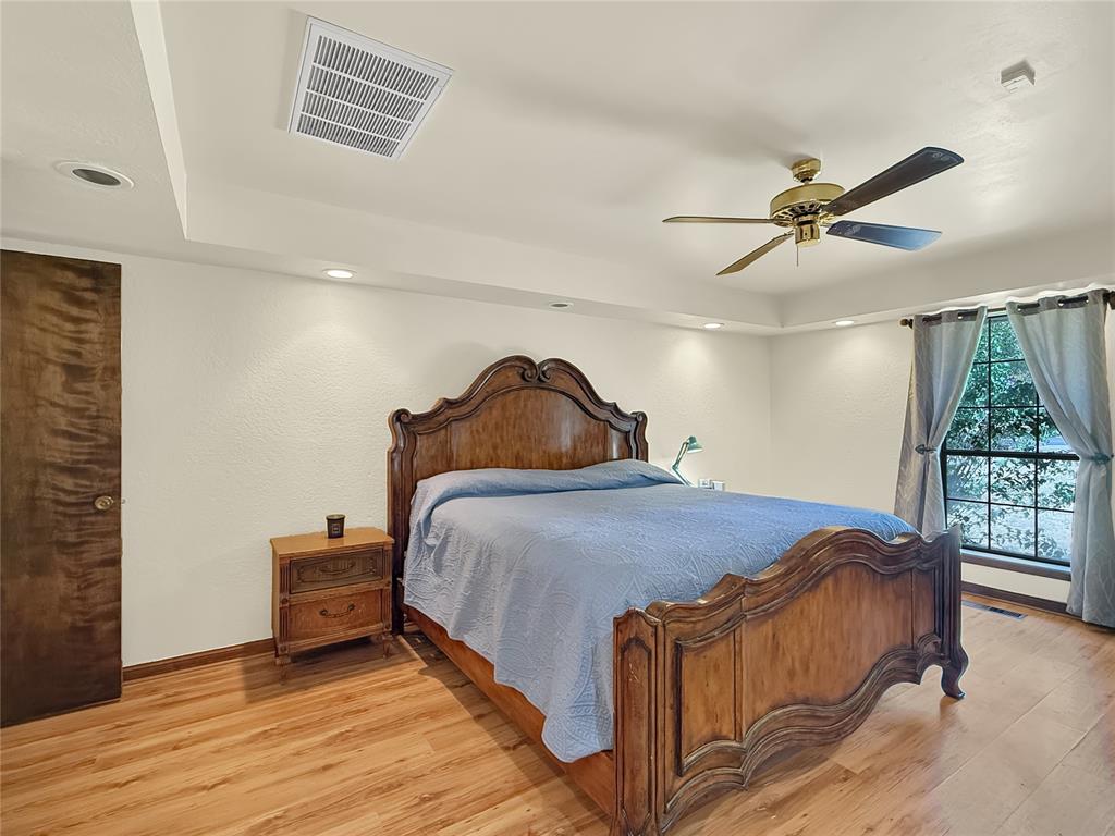 8225 Pleasant Oaks Drive Property Photo 14