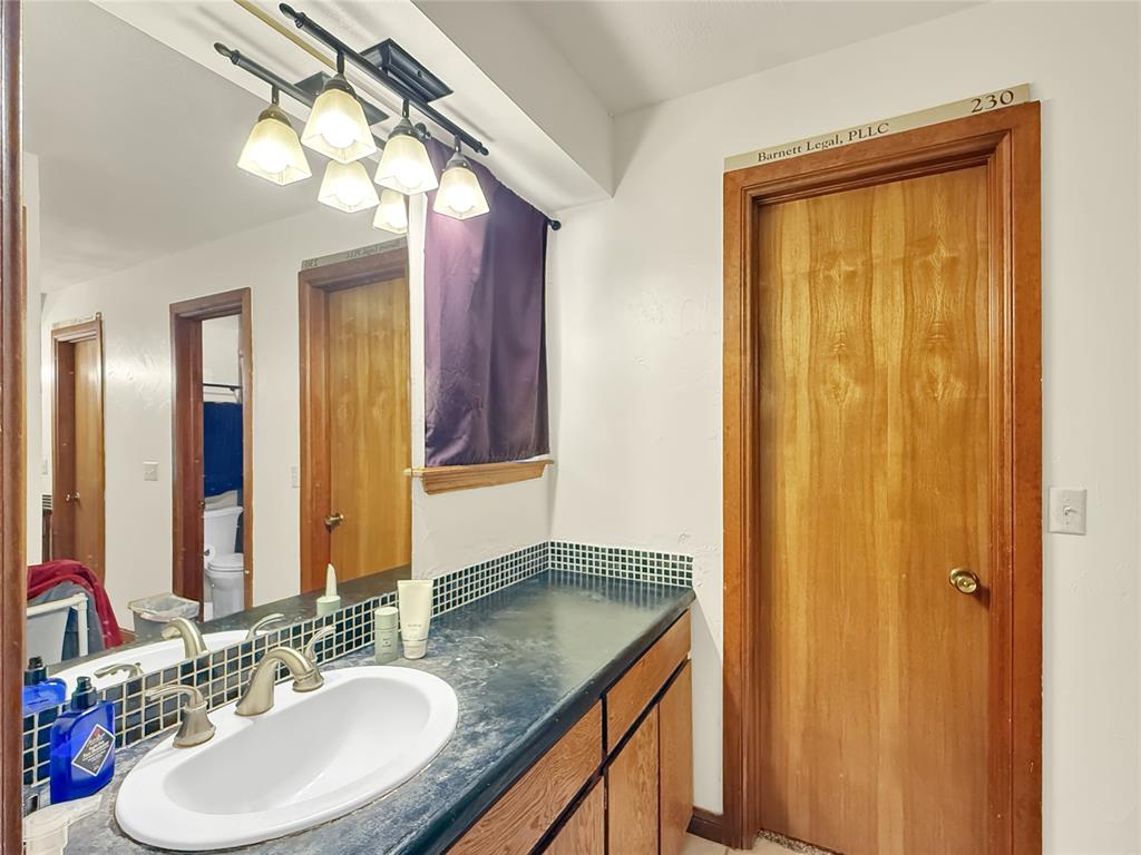 8225 Pleasant Oaks Drive Property Photo 16