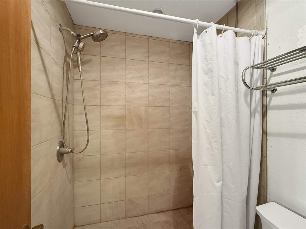 8225 Pleasant Oaks Drive Property Photo 18