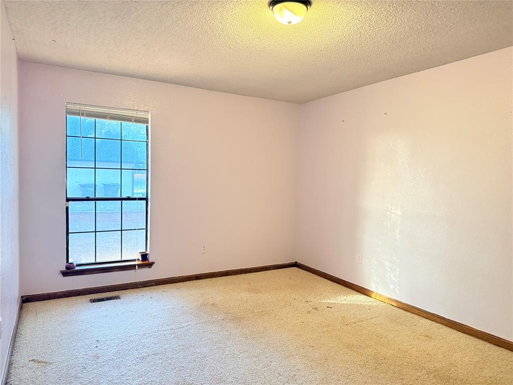 8225 Pleasant Oaks Drive Property Photo 19