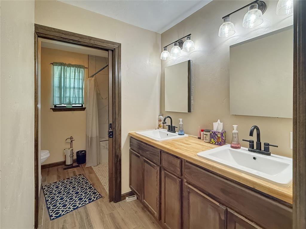8225 Pleasant Oaks Drive Property Photo 21