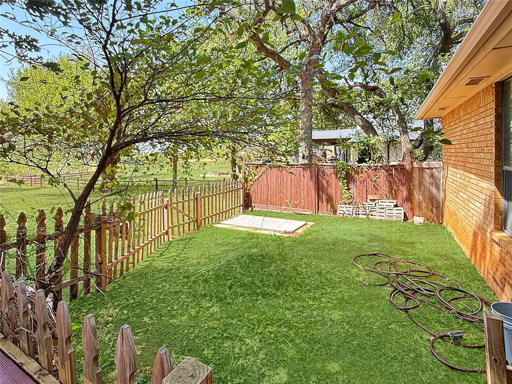 8225 Pleasant Oaks Drive Property Photo 28