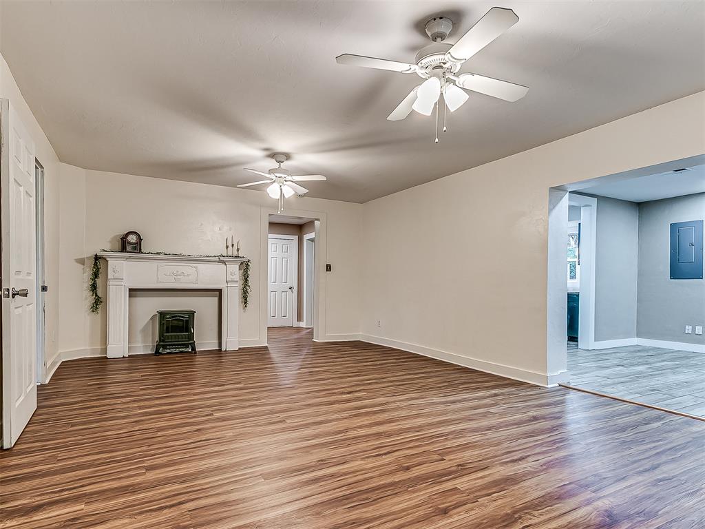 1218 W Noble Avenue Property Photo 4