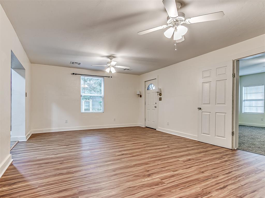 1218 W Noble Avenue Property Photo 5