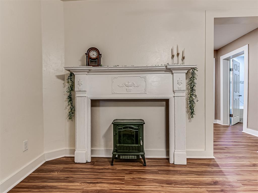 1218 W Noble Avenue Property Photo 6