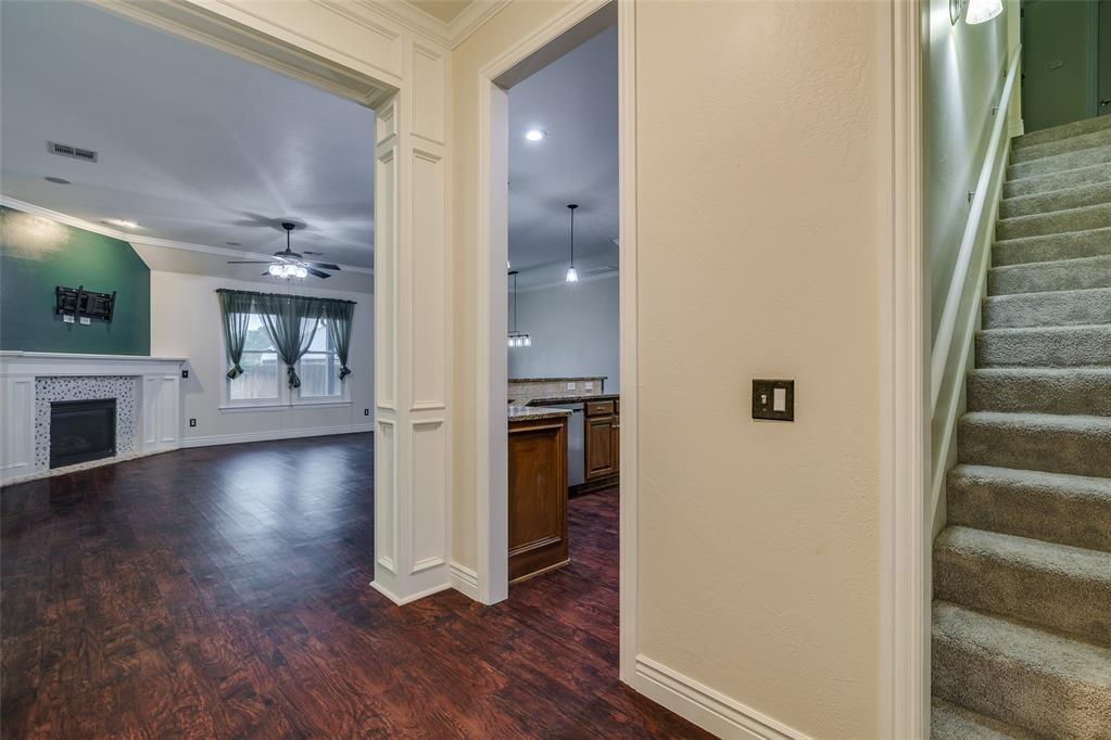 16412 Old Oak Drive Property Photo 4
