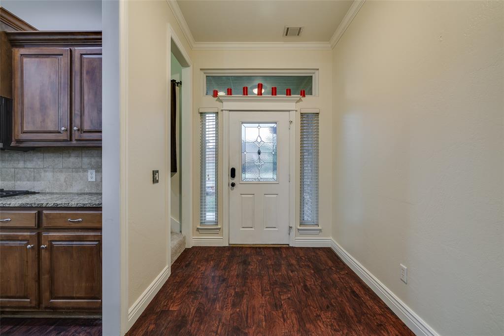 16412 Old Oak Drive Property Photo 5