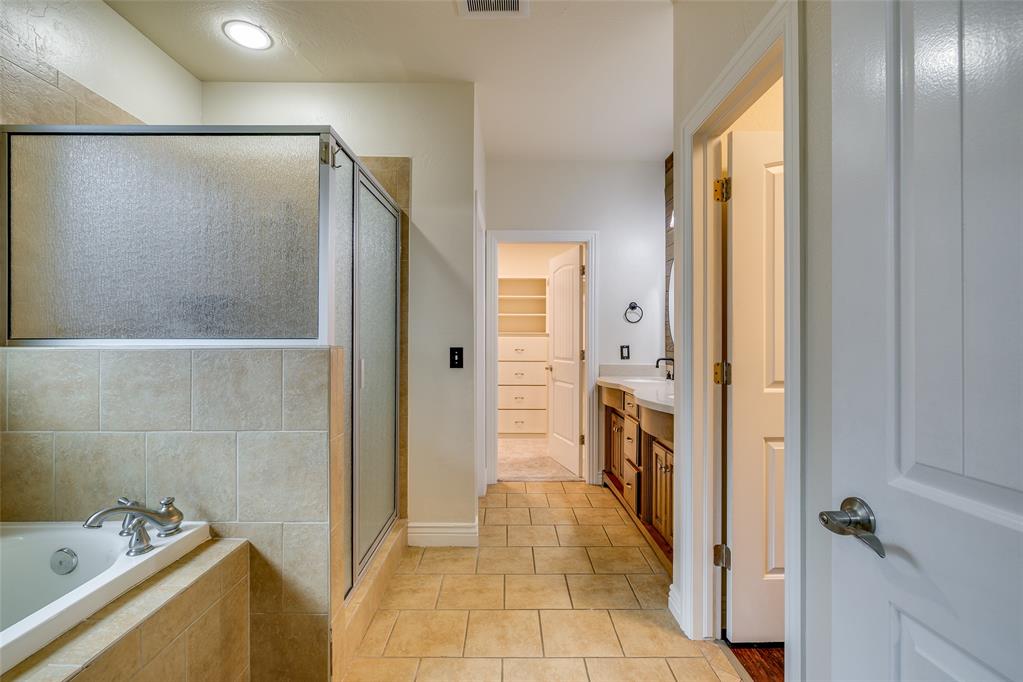 16412 Old Oak Drive Property Photo 24