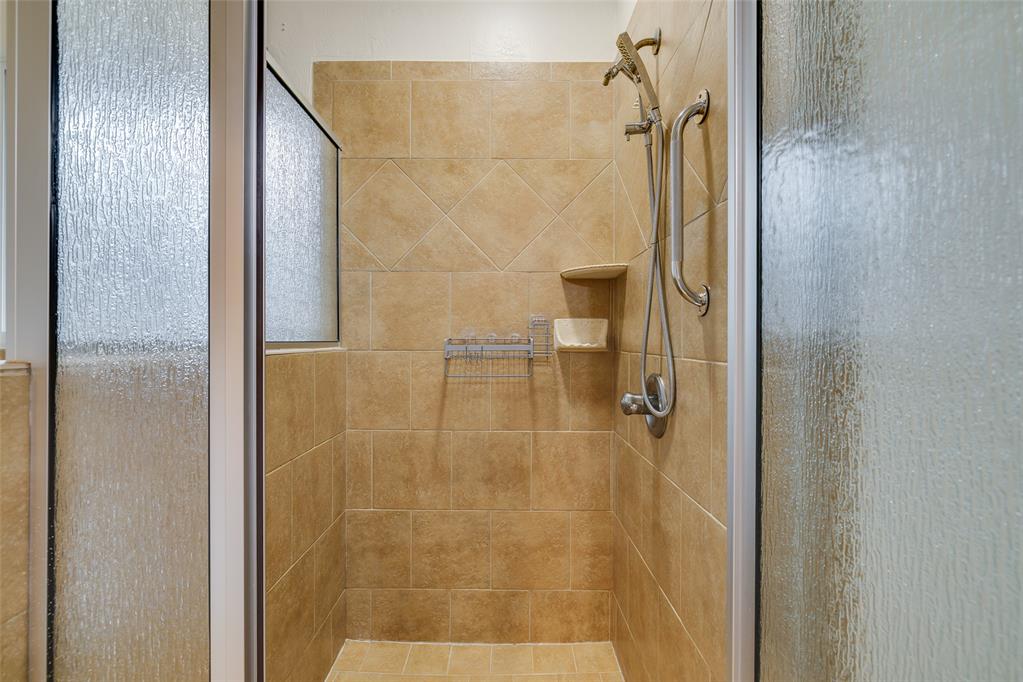 16412 Old Oak Drive Property Photo 26