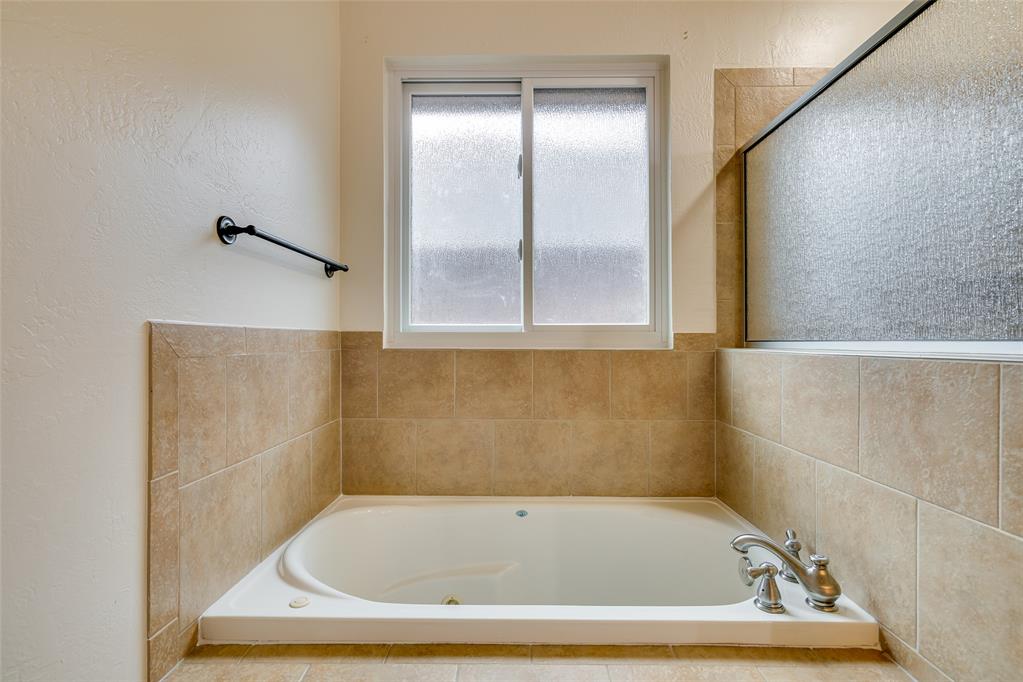 16412 Old Oak Drive Property Photo 27