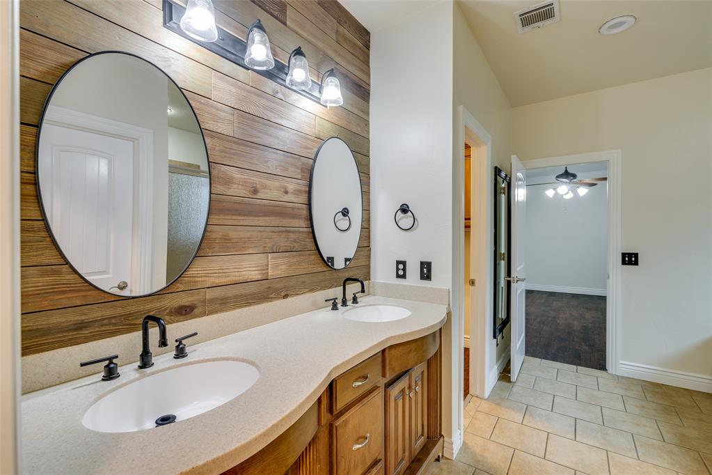 16412 Old Oak Drive Property Photo 28