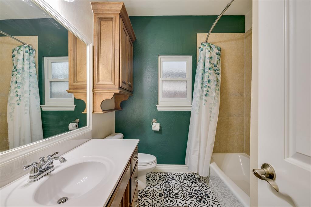 16412 Old Oak Drive Property Photo 36