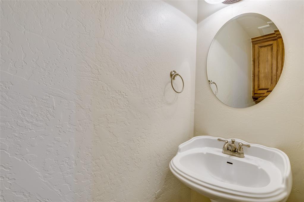 16412 Old Oak Drive Property Photo 43